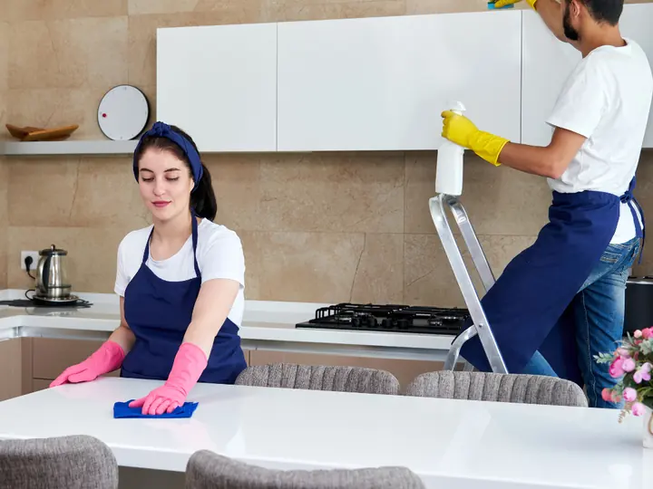 Limpieza a fondo de la cocina de una vivienda particular