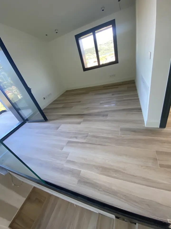 Dormitorio de vivienda nueva tras la limpieza de fin de obra de Ipar Clean